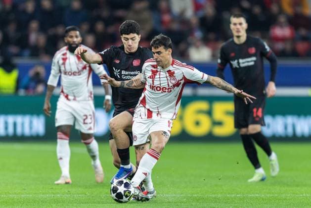 Soccer Champions League Play off second leg Bayer 04 Leverkusen Olympiakos Piraeus on 24 02 2026 at the BayArena in Leverkusen Ibrahim Maza Leverkusen , left Dani Garcia Piraeus , right xJRx