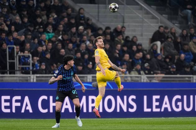 Champions League Inter Milan Bodo Glimt Milan, Italy 20260224 Bodo Glimt s Ole Didrik Blomberg duels with Inter s Alessandro Bastoni during the Champions League football match between Inter Milan and Bodo Glimt at Stadio San Siro Photo Terje Pedersen NTB Milano Italy EDITORIAL USE ONLY RESTRICTED USE FOR BETTING COMPANIES  Copyright: xTerjexPedersenx xNTBx