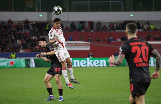 f l Ibrahim Maza Bayer Leverkusen, 30 , Dani Garcia Olympiakos Piraeus 14 , in the foreground Alejandro Grimaldo Bayer Leverkusen, 20 GER, Bayer 04 Leverkusen vs Olympiakos Piraeus, Football, Champions League, Play offs, second leg, 2025 2026 season, 24 02 2026 GER, Bayer 04 Leverkusen vs Olympiakos Piraeus, Football, Champions League, Play offs, second leg, 2025 2026 season, 24 02 2026 Leverkusen Copyright: xEibner-Pressefotox xThomasxStoecx EP_TSR