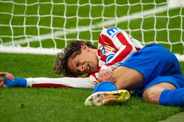 Giuliano Simeone (N20) in the ground in pain during UEFA Champions League match between Atletico de Madrid and Club Brugge KV at the Estadio Riyadh Air Metropolitano in Madrid, Spain  Copyright: xAndresxLopezxSheridanxx xSPPx Sportspressphoto_SPR97281