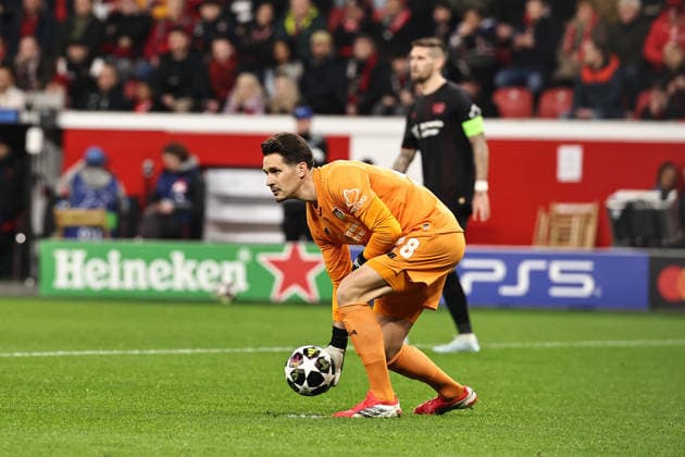 GER, Champions League, Bayer Leverkusen vs Olympiakos Piraeus 24 02 2026, BayArena, Leverkusen, GER, Champions League, Bayer Leverkusen vs Olympiakos Piraeus in the picture Janis Blaswich Bayer 04 Leverkusen, 28, orange dropping the ball nordphotoxGmbHx xSJS nph00070