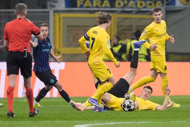 Champions League Inter Milan Bodo Glimt Milan, Italy 20260224 Bodo Glimts Patrick Berg, Jostein Gundersen and Odin Bjortuft during the Champions League football match between Inter Milan and Bodo Glimt at Stadio San Siro Photo Terje Pedersen NTB Milano Italy EDITORIAL USE ONLY RESTRICTED USE FOR BETTING COMPANIES  Copyright: xTerjexPedersenx xNTBx