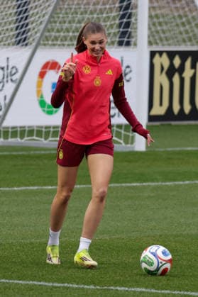 24 02 2026, xgrfx, Football DFB Media Dates, German Womens National Team Training v l Jule Brand German Womens National Team DFL DFB REGULATIONS PROHIBIT ANY USE OF PHOTOGRAPHS as IMAGE SEQUENCES and or QUASI VIDEO Frankfurt am Main