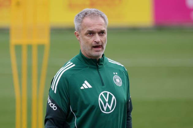 24 02 2026, xgrfx, Football DFB Media Dates, German Womens National Team Training v l Christian Wück German Womens National Team DFL DFB REGULATIONS PROHIBIT ANY USE OF PHOTOGRAPHS as IMAGE SEQUENCES and or QUASI VIDEO Frankfurt am Main