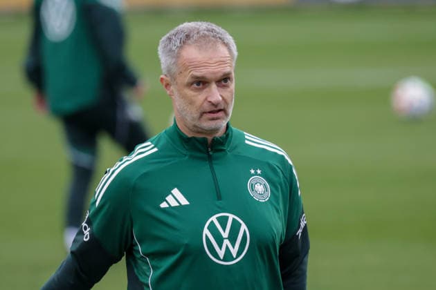 24 02 2026, xgrfx, Football DFB Media Dates, German Womens National Team Training v l Christian Wück German Womens National Team DFL DFB REGULATIONS PROHIBIT ANY USE OF PHOTOGRAPHS as IMAGE SEQUENCES and or QUASI VIDEO Frankfurt am Main