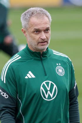 24 02 2026, xgrfx, Football DFB Media Dates, German Womens National Team Training v l Christian Wück German Womens National Team DFL DFB REGULATIONS PROHIBIT ANY USE OF PHOTOGRAPHS as IMAGE SEQUENCES and or QUASI VIDEO Frankfurt am Main