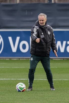 24 02 2026, xgrfx, Football DFB Media Dates, German Womens National Team Training v l Christian Wück German Womens National Team DFL DFB REGULATIONS PROHIBIT ANY USE OF PHOTOGRAPHS as IMAGE SEQUENCES and or QUASI VIDEO Frankfurt am Main