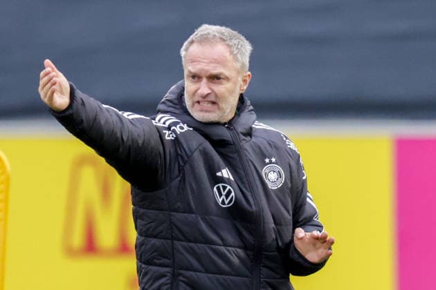 24 02 2026, xgrfx, Football DFB Media Dates, German Womens National Team Training v l Christian Wück German Womens National Team DFL DFB REGULATIONS PROHIBIT ANY USE OF PHOTOGRAPHS as IMAGE SEQUENCES and or QUASI VIDEO Frankfurt am Main