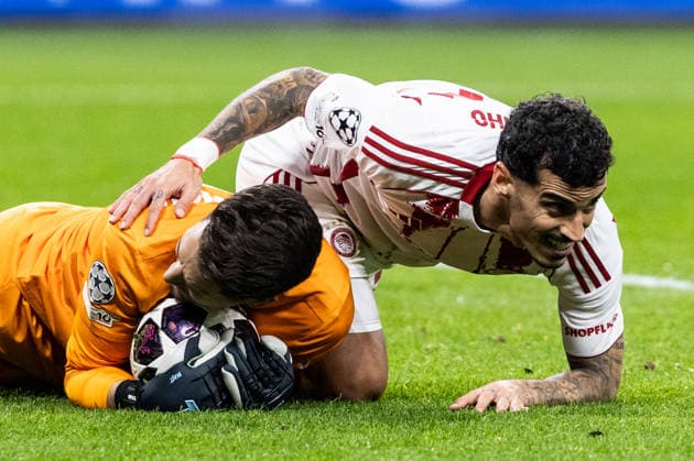 UEFA Champions League Bayer 04 Leverkusen Olympiacos FC 24 02 2026 Chiquinho Olympiacos FC, 22 , Janis Blaswich Bayer 04 Leverkusen, 28 UEFA Champions League Bayer 04 Leverkusen Olympiacos FC BayArena, Leverkusen 24 02 2026 Copyright: xBEAUTIFULxSPORTS Buriakovx