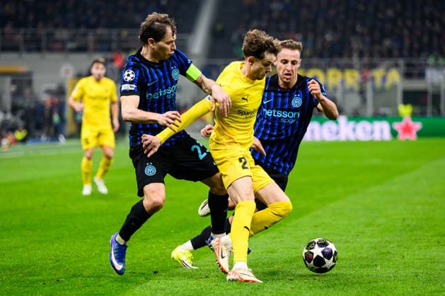 260224 Hakon Evjen of Bodo Glimt and NicolÃ² Barella of Inter during the UEFA Champions League football match between Inter and Bodo Glimt on February 24, 2026 in Milan Photo Marius Simensen BILDBYRAN COP 238 MM0057 bbeng football fotball fotboll soccer uefa champions league mesterligaen bodo glimt inter fc internazionale milano  Copyright: MARIUSxSIMENSEN BB260224BB389