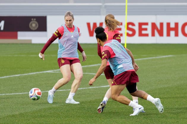 24 02 2026, xgrfx, Football DFB Media Dates, German Womens National Team Training v l Rebecca Knaak German Womens National Team DFL DFB REGULATIONS PROHIBIT ANY USE OF PHOTOGRAPHS as IMAGE SEQUENCES and or QUASI VIDEO Frankfurt am Main