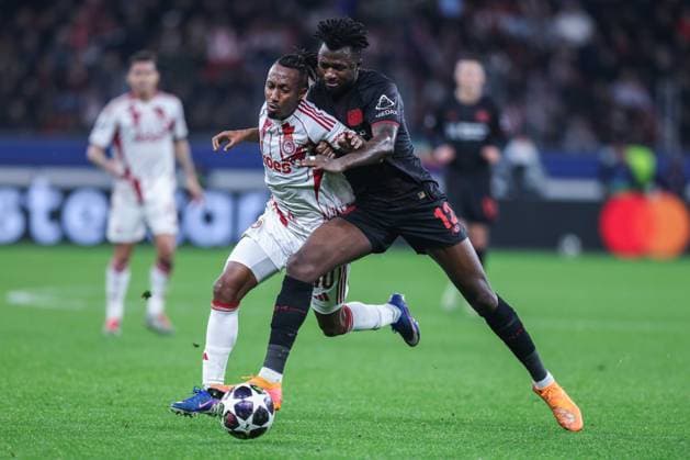 Soccer Champions League Play off second leg Bayer 04 Leverkusen Olympiakos Piraeus on 24 02 2026 at the BayArena in Leverkusen Gelson Martins Piraeus , left Edmond Tapsoba Leverkusen , right xJRx