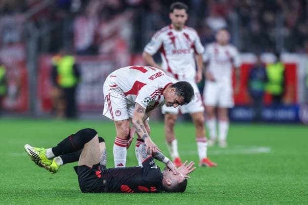 Soccer Champions League Play off second leg Bayer 04 Leverkusen Olympiakos Piraeus on 24 02 2026 at the BayArena in Leverkusen Dani Garcia Piraeus , above Aleix Garcia Leverkusen , below xJRx