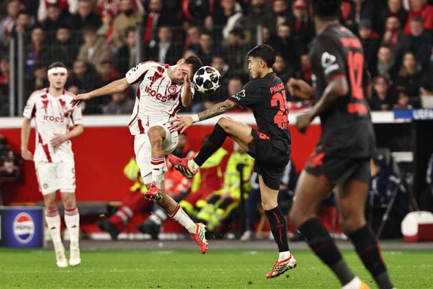 GER, Champions League, Bayer Leverkusen vs Olympiakos Piraeus 24 02 2026, BayArena, Leverkusen, GER, Champions League, Bayer Leverkusen vs Olympiakos Piraeus in the picture Santiago Hetze Olympiakos Piraeus, 32, white against Exequiel Palacios Bayer 04 Leverkusen, 25, black with the header ahead nordphotoxGmbHx xSJS nph00070
