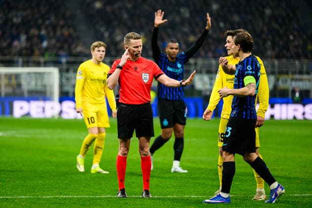 260224 Referee Alejandro Hernandez during the UEFA Champions League football match between Inter and Bodo Glimt on February 24, 2026 in Milan Photo Marius Simensen BILDBYRAN COP 238 MM0057 bbeng football fotball fotboll soccer uefa champions league mesterligaen bodo glimt inter fc internazionale milano  Copyright: MARIUSxSIMENSEN BB260224BB416