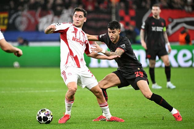 Football, Champions League, Germany, Men, Season 2025 2026, Play offs, BayArena Leverkusen Bayer Leverkusen Olympiakos Piraeus Exequiel Palacios LEV , Santiago Hezze OLP Action