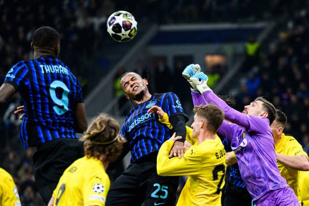 260224 Manuel Akanji of Inter and goalkeeper Nikita Haikin of Bodo Glimt during the UEFA Champions League football match between Inter and Bodo Glimt on February 24, 2026 in Milan. Photo: Marius Simensen BILDBYRAN COP 238 MM0057 bbeng football fotball fotboll soccer uefa champions league mesterligaen bodo glimt inter fc internazionale milano *** 260224 Manuel Akanji of Inter and goalkeeper Nikita Haikin of Bodo Glimt during the UEFA Champions League football match between Inter and Bodo Glimt on February 24, 2026 in Milan Photo Marius Simensen BILDBYRAN COP 238 MM0057 bbeng football fotball fotboll soccer uefa champions league mesterligaen bodo glimt inter fc internazionale milano  Copyright: MARIUSxSIMENSEN BB260224BB439