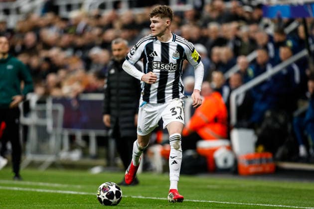 Newcastle United v QarabaÄü FK UEFA Champions League Alex Murphy of Newcastle United runs with the ball during the UEFA Champions League Knockout Play-off Second Leg match at St. James s Park, Newcastle 24 02 2026 UK Newspapers OUT Copyright: xMaxxTomlinsonx FIL-23037-0049