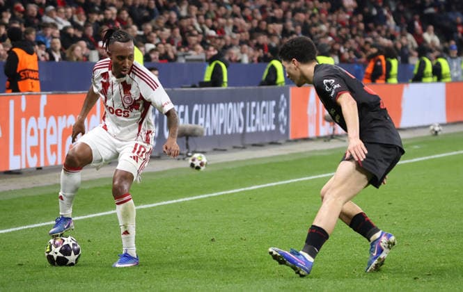 v l Gelson Martins Olympiakos Piraeus 10 , Ibrahim Maza Bayer Leverkusen, 30 GER, Bayer 04 Leverkusen vs Olympiakos Piraeus, Football, Champions League, Play offs, Second leg, Season 2025 2026, 24 02 2026 GER, Bayer 04 Leverkusen vs Olympiakos Piraeus, Football, Champions League, Play offs, Second leg, Season 2025 2026, 24 02 2026 Leverkusen Copyright: xEibner-Pressefotox xThomasxStoecx EP_TSR