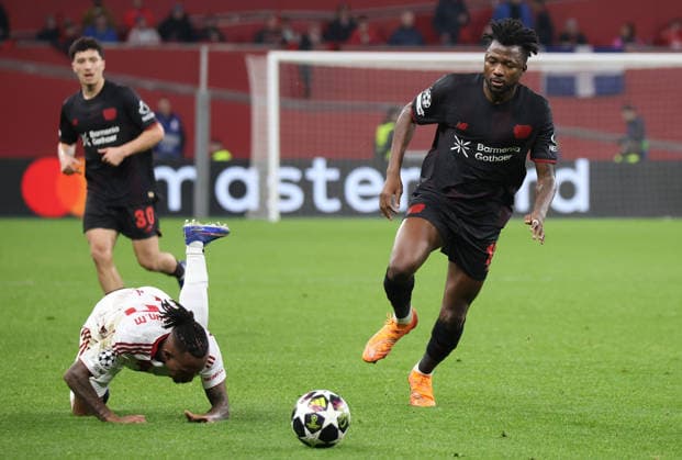 In the duel f l Gelson Martins Olympiakos Piraeus 10 , Edmond Tapsoba Bayer Leverkusen, 12 in the background Ibrahim Maza Bayer Leverkusen, 30 GER, Bayer 04 Leverkusen vs Olympiakos Piraeus, Football, Champions League, Play offs, Second leg, Match time 2025 2026, 24 02 2026 GER, Bayer 04 Leverkusen vs Olympiakos Piraeus, Football, Champions League, Play offs, Second leg, Match time 2025 2026, 24 02 2026 Leverkusen Copyright: xEibner-Pressefotox xThomasxStoecx EP_TSR
