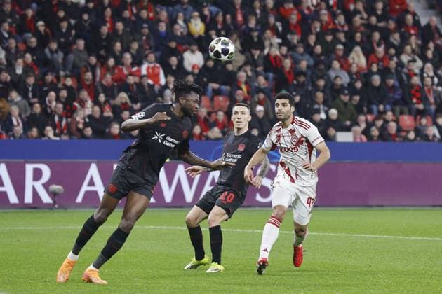 LEVERKUSEN (l-r) Edmond Tapsobaback of Bayer 04 Leverkusen, Alejandro Grimaldo of Bayer 04 Leverkusen, Mehdi Taremi of Olympiakos during the UEFA Champions League match between Bayer 04 Leverkusen v Olympiakos Piraeus at the BayArena on February 24, 2026 in Leverkusen, Germany. BART STOUTJESDIJK ANP FOC 2026 2027 xVIxANPxSportx xBartxStoutjesdijkxIVx 551660954 originalFilename: 551660954.jpg