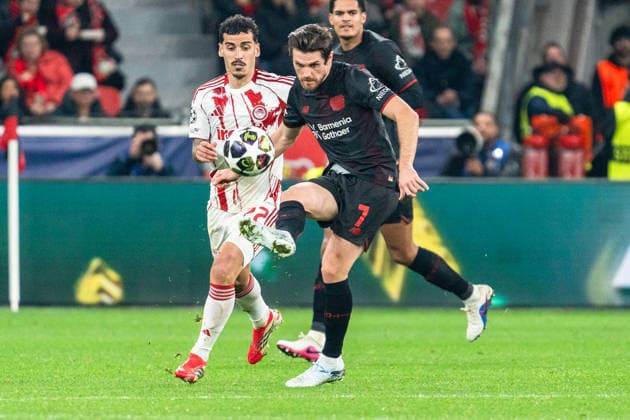 UEFA Champions League 2025 2026 Bayer 04 Leverkusen vs Olympiakos Piraeus, Play Offs second leg, Tuesday, 23 02 2026 BayArena Nordrhein Westfalen, Germany Jonas Hofmann 7 Chiquinho Olympiakos Piraeus, 22 Copyright: xCelinaxLeiersx
