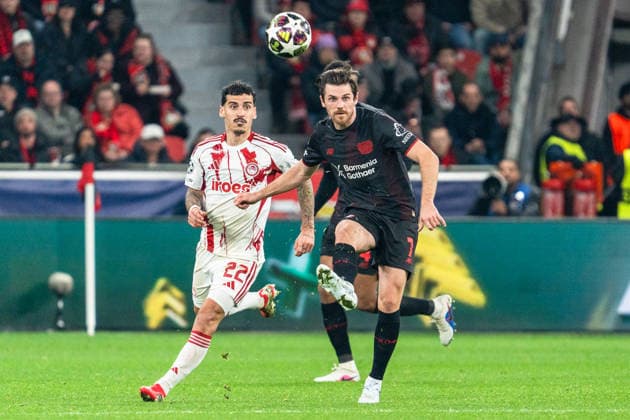 UEFA Champions League 2025 2026 Bayer 04 Leverkusen vs Olympiakos Piraeus, Play Offs second leg, Tuesday, 23 02 2026 BayArena Nordrhein Westfalen, Germany Jonas Hofmann 7 Chiquinho Olympiakos Piraeus, 22 Copyright: xCelinaxLeiersx