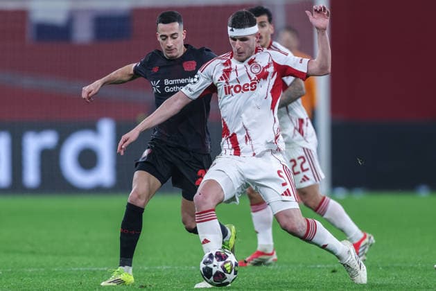 Soccer Champions League Play off second leg Bayer 04 Leverkusen Olympiakos Piraeus on 24 02 2026 at the BayArena in Leverkusen Lucas Vazquez Leverkusen , left Lorenzo Pirola Piraeus , right xJRx