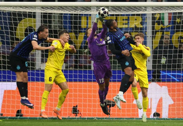 February 24, 2026, Milan, MILAN: Bodo Glimt s goalkeeper Nikita Haikin (C) challenges for the ball with Inter Milan™s Marcus Thuram (R) during the UEFA Champions League play-offs 2st leg soccer match between Inter Milan and Bodo Glimt at Giuseppe Meazza stadium in Milan, 24 February 2026..ANSA MATTEO BAZZI. Soccer; UEFA Champions League: Inter Vs Bodo Glimt  - ZUMAa110 20260224_zaf_a110_069 Copyright: xMatteoxBazzix