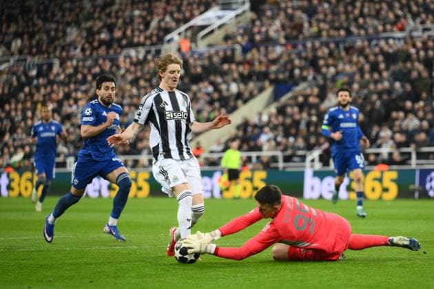 Matues Kochalski goalkeeper for Qarabag challenges Anthony Gordon of Newcastle United Newcastle United v Qarabag, UEFA Champions League, Knockout Round Play-Offs, Second Leg, Football, St James Park, Newcastle, UK - 24 Feb 2026Newcastle St James Park Azerbaijan EDITORIAL USE ONLY No use with unauthorised audio, video, data, fixture lists, club league logos or live services. Online in-match use limited to 120 images, no video emulation. No use in betting, games or single club league player publications. Copyright: xRichardxLee Shutterstockx 16693044bk