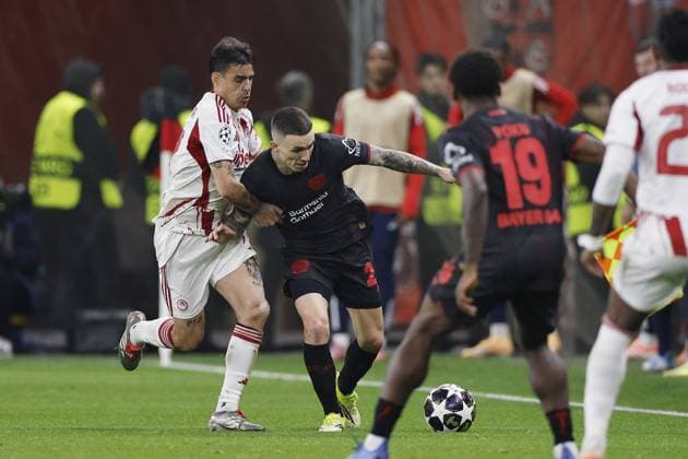 LEVERKUSEN (l-r) Dani Garcia of Olympiakos, Alejandro Grimaldo of Bayer 04 Leverkusen during the UEFA Champions League match between Bayer 04 Leverkusen v Olympiakos Piraeus at the BayArena on February 24, 2026 in Leverkusen, Germany. BART STOUTJESDIJK ANP FOC 2026 2027 xVIxANPxSportx xBartxStoutjesdijkxIVx 551663009 originalFilename: 551663009.jpg