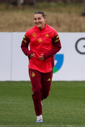 Frankfurt am Main, Germany February 24, 2026 Preparation for the womens World Cup qualifier Germany vs Slovenia Training In the picture Carlotta Wamser Germany during training in Frankfurt Copyright: HMBxMedia MadeleinexFantini