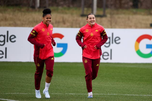 Frankfurt am Main, Germany February 24, 2026 Preparation for the womens World Cup qualifier Germany vs. Slovenia Training In the picture from left Shekiera Martinez Germany and Carlotta Wamser Germany during training in Frankfurt Copyright: HMBxMedia MadeleinexFantini