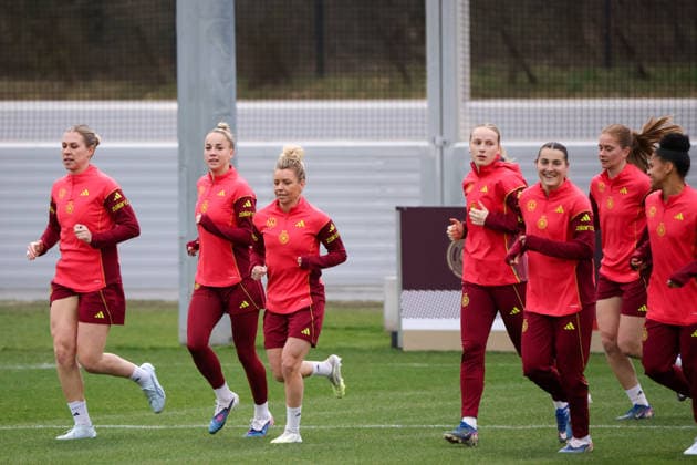 Frankfurt am Main, Germany February 24, 2026 Preparation for the Womens World Cup Qualifier Germany vs Slovenia Training In the picture from left Rebecca Knaak Germany , Giulia Gwinn Germany , Linda Dallmann Germany , Franziska Kett Germany , Carlotta Wamser Germany , Sjoeke Nüsken Nuesken Germany and Shekiera Martinez Germany Copyright: HMBxMedia MadeleinexFantini