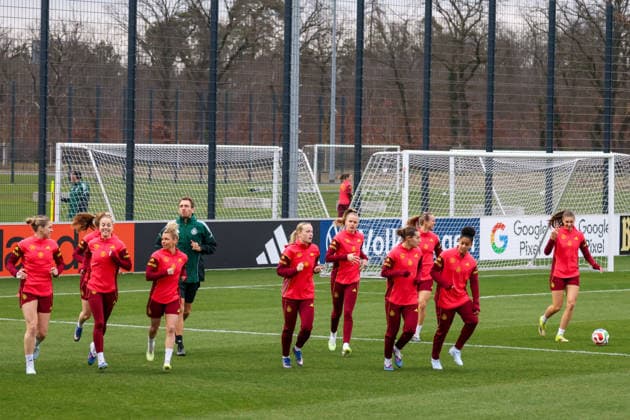 Frankfurt am Main, Germany February 24, 2026 Preparing for the Womens World Cup Qualifier Germany vs Slovenia Training Pictured from left Rebecca Knaak Germany , Giulia Gwinn Germany , Linda Dallmann Germany , Athletic Trainer Julius Balsmeier Germany , Franziska Kett Germany , Vivien Endemann Germany , Carlotta Wamser Germany , Klara Bühl Buehl Germany , Shekiera Martinez Germany and Jule Brand Germany Copyright: HMBxMedia MadeleinexFantini
