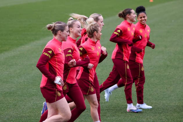 Frankfurt am Main, Germany February 24, 2026 Preparation for the Womens World Cup qualifier Germany vs Slovenia Training In the picture from left Rebecca Knaak Germany , Giulia Gwinn Germany , Linda Dallmann Germany and her teammates during training in Frankfurt Copyright: HMBxMedia MadeleinexFantini