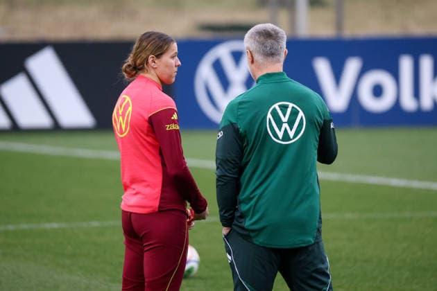 Frankfurt am Main, Germany February 24, 2026 Preparation for the womens World Cup qualifier Germany vs. Slovenia Training In the picture from left Copyright: HMBxMedia MadeleinexFantini