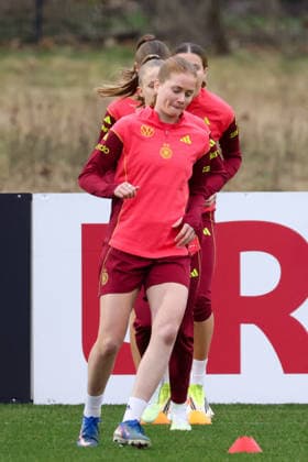 Frankfurt am Main, Germany February 24, 2026 Preparing for the Womens World Cup qualifier Germany vs Slovenia Training In the picture Sjoeke Nüsken Nuesken Germany training with her teammates Copyright: HMBxMedia MadeleinexFantini
