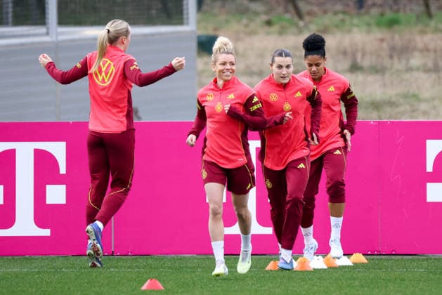 Frankfurt am Main, Germany February 24, 2026 Preparation for the Womens World Cup Qualifier Germany vs Slovenia Training In the picture from left Franziska Kett Germany , Linda Dallmann Germany , Carlotta Wamser Germany and Shekiera Martinez Germany Copyright: HMBxMedia MadeleinexFantini