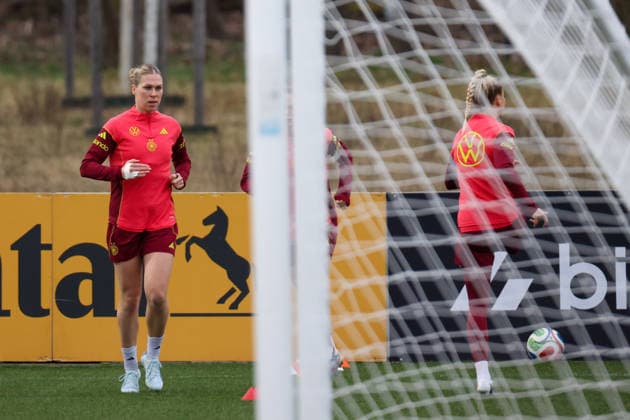 Frankfurt am Main, Germany February 24, 2026 Preparation for the womens World Cup qualifier Germany vs Slovenia Training In the picture Rebecca Knaak Germany Copyright: HMBxMedia MadeleinexFantini