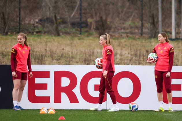 Frankfurt am Main, Germany February 24, 2026 Preparation for the Womens World Cup Qualifier Germany vs Slovenia Training In the picture from left Sjoeke Nüsken Nuesken Germany , Vivien Endemann Germany and Larissa Mühlhaus Muehlhaus Germany Copyright: HMBxMedia MadeleinexFantini