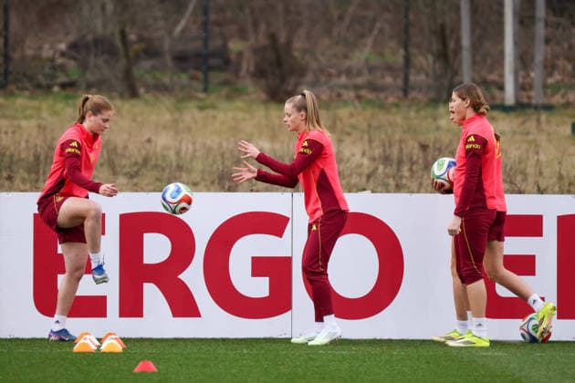 Frankfurt am Main, Germany February 24, 2026 Preparation for the Womens World Cup Qualifier Germany vs Slovenia Training In the picture from left Sjoeke Nüsken Nuesken Germany , Vivien Endemann Germany and Larissa Mühlhaus Muehlhaus Germany Copyright: HMBxMedia MadeleinexFantini