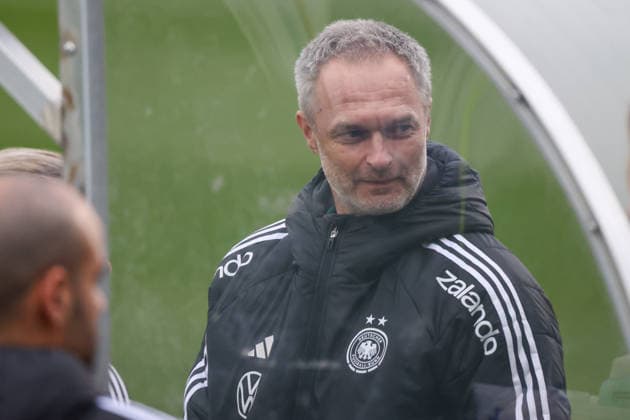 Frankfurt am Main, Germany February 24, 2026 Preparation for the womens World Cup qualifier Germany vs Slovenia Training In the picture national coach Christian Wück Wueck Germany at training in Frankfurt Copyright: HMBxMedia MadeleinexFantini