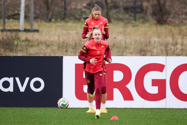 Frankfurt am Main, Germany February 24, 2026 Preparation for the womens World Cup qualifier Germany vs. Slovenia Training In the picture from left Jule Brand Germany and Vivien Endemann Germany Copyright: HMBxMedia MadeleinexFantini