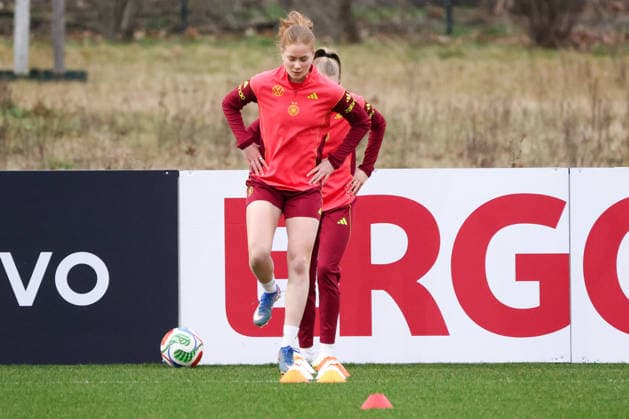 Frankfurt am Main, Germany February 24, 2026 Preparation for the womens World Cup qualifier Germany vs Slovenia Training In the picture Sjoeke Nüsken Nuesken Germany Copyright: HMBxMedia MadeleinexFantini