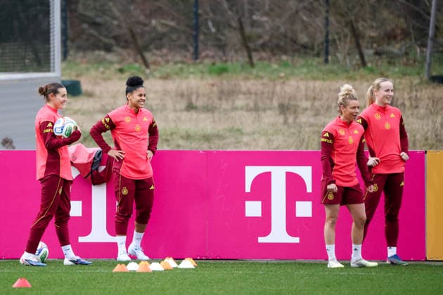 Frankfurt am Main, Germany February 24, 2026 Preparation for the Womens World Cup Qualifier Germany vs Slovenia Training In the picture from left Carlotta Wamser Germany , Shekiera Martinez Germany , Linda Dallmann Germany and Franziska Kett Germany Copyright: HMBxMedia MadeleinexFantini