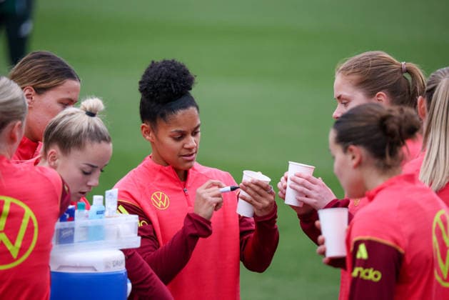 Frankfurt am Main, Germany 24 February 2026 Preparation for the Womens World Cup qualifier Germany vs Slovenia Training In the picture Shekiera Martinez Germany , center in the picture, with her teammates during training in Frankfurt Copyright: HMBxMedia MadeleinexFantini