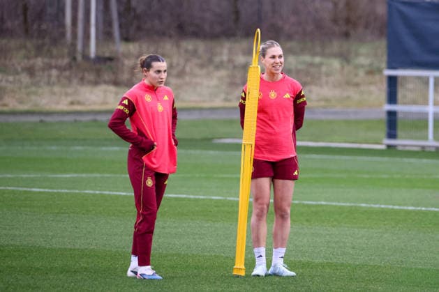 Frankfurt am Main, Germany February 24, 2026 Preparation for the womens World Cup qualifier Germany vs. Slovenia Training In the picture from left Carlotta Wamser Germany and Rebecca Knaak Germany Copyright: HMBxMedia MadeleinexFantini