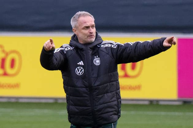 Frankfurt am Main, Germany February 24, 2026 Preparation for the womens World Cup qualifier Germany vs Slovenia Training In the picture national coach Christian Wück Wueck Germany at training in Frankfurt Copyright: HMBxMedia MadeleinexFantini
