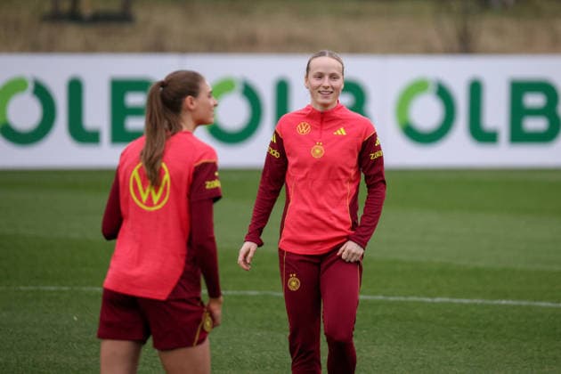 Frankfurt am Main, Germany February 24, 2026 Preparing for the Womens World Cup Qualifier Germany vs Slovenia Training In the picture Franziska Kett Germany smiling Copyright: HMBxMedia MadeleinexFantini